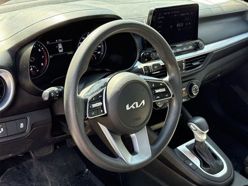 Used 2023 Kia Forte LXS w/ LXS Technology Package image 8