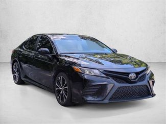 Used 2018 Toyota Camry SE FWD video 3