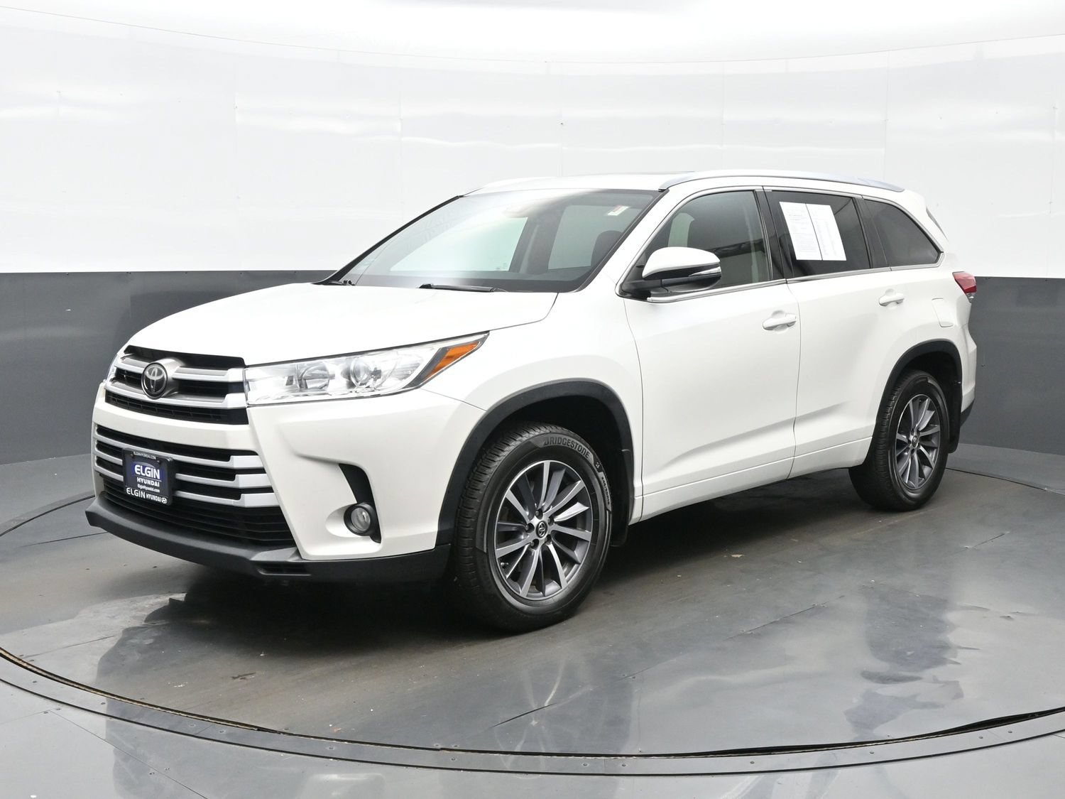Used 2017 Toyota Highlander XLE AWD/4WD image 2