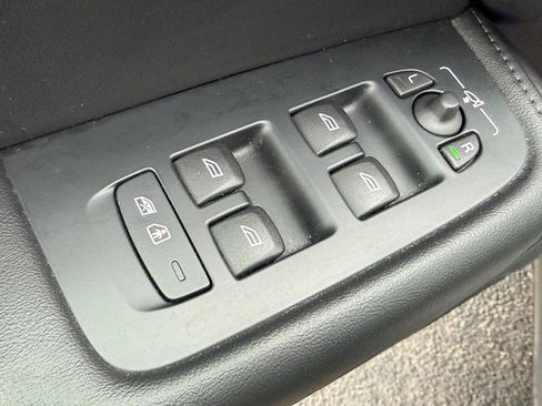 Certified 2025 Volvo XC60 B5 Plus image 15