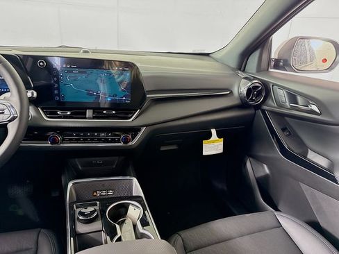 New 2026 Chevrolet Equinox LT w/ Convenience Package II FWD image 25