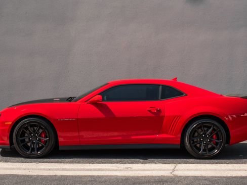Used 2013 Chevrolet Camaro SS w/ SS Performance Package RWD image 7