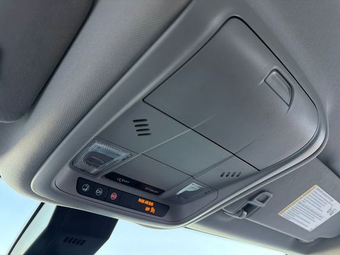 Used 2023 Chevrolet Equinox LT image 31