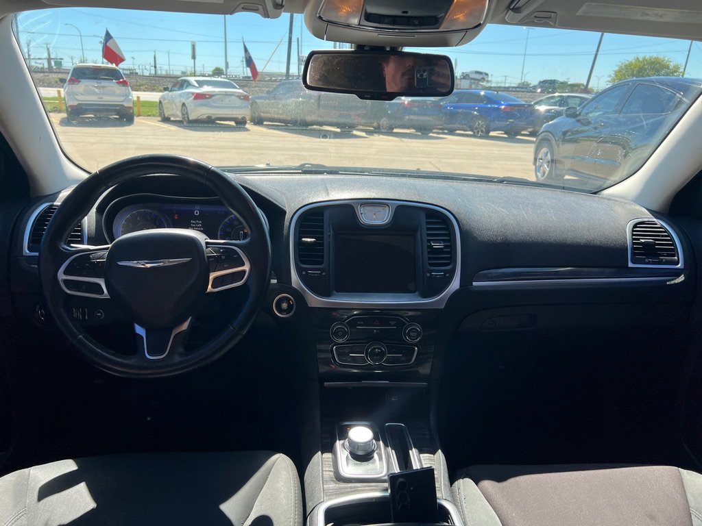 Used 2018 Chrysler 300 Touring RWD image 18
