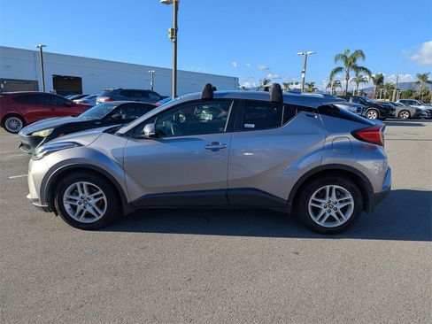 Certified 2020 Toyota C-HR LE image 2
