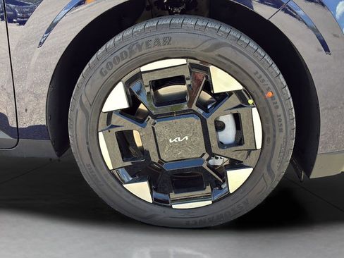New 2026 Kia Carnival EX FWD image 32