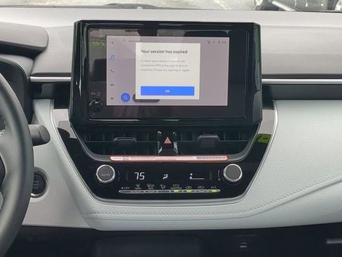 Used 2025 Toyota Corolla SE image 16