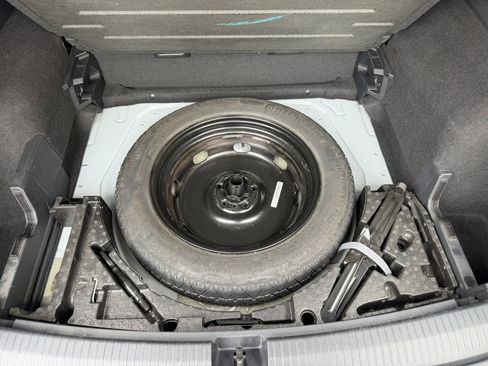 Used 2018 Volkswagen Tiguan SE AWD/4WD image 15