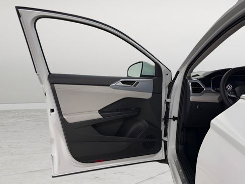 New 2025 Volkswagen Taos SE image 19