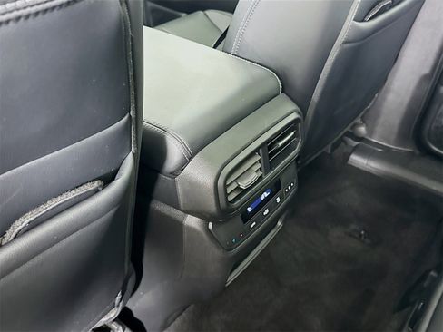 Used 2025 Honda Pilot Touring image 23