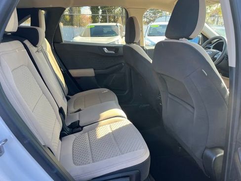Used 2020 Ford Escape SE image 12