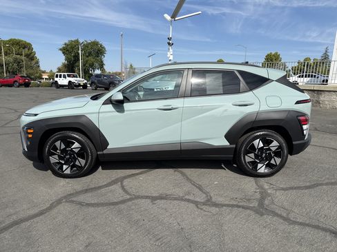 Used 2024 Hyundai Kona SEL FWD image 2