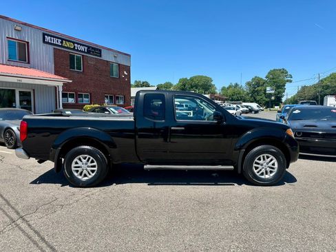 Used 2016 Nissan Frontier SV w/ SV Value Truck Package AWD/4WD image 5