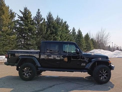 Used 2021 Jeep Gladiator Overland w/ Cold Weather Group image 18