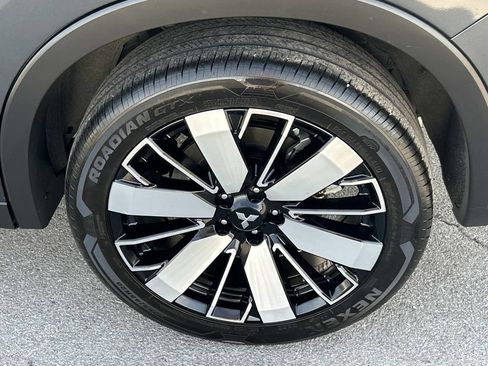 Used 2025 Mitsubishi Outlander SE image 15