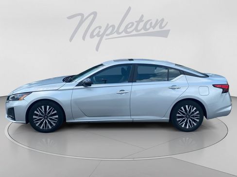 Used 2024 Nissan Altima 2.5 SV w/ SV Premium Package FWD image 2