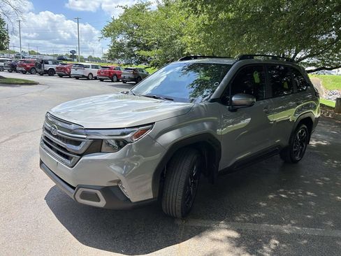 Used 2025 Subaru Forester Limited w/ Popular Package AWD/4WD image 5