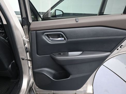 Used 2021 Nissan Rogue SL AWD/4WD image 33