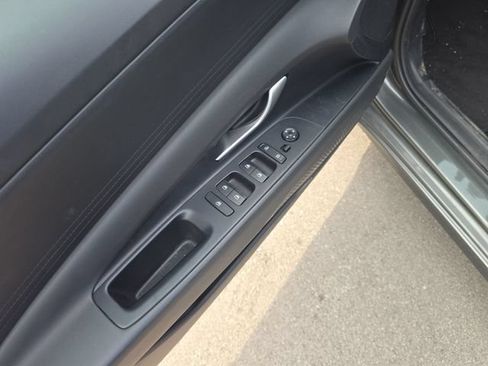 Used 2025 Hyundai Elantra SE FWD image 11
