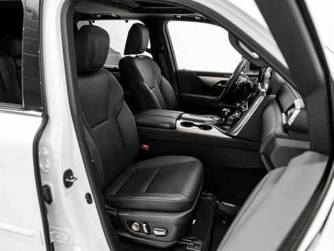 Used 2023 Lexus LX 600 F Sport image 32