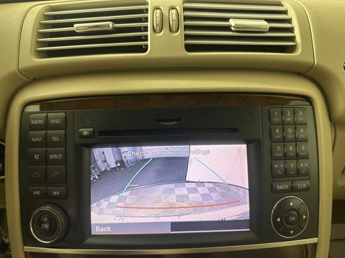 Used 2011 Mercedes-Benz R 350 4MATIC image 16