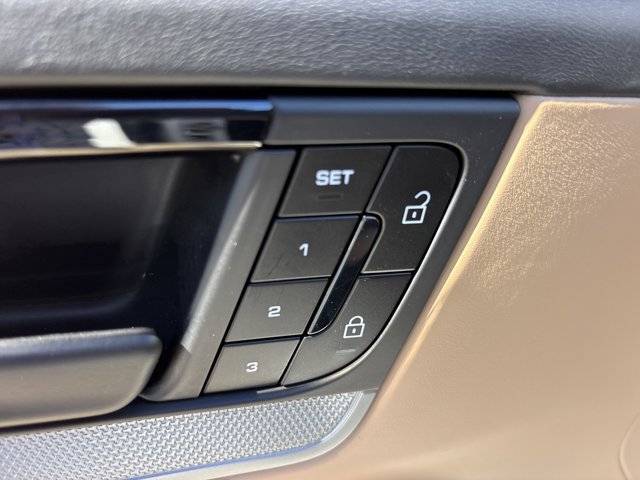 Used 2024 Porsche Cayenne AWD/4WD image 21