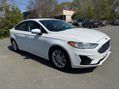 Used 2019 Ford Fusion SE FWD image 3
