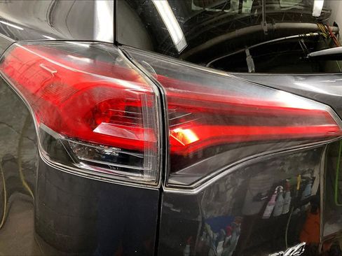 Used 2018 Toyota RAV4 XLE image 26