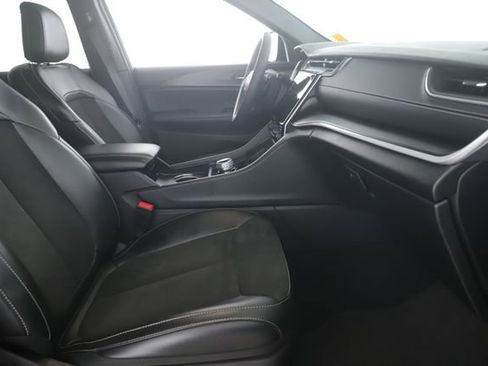 Used 2024 Jeep Grand Cherokee Altitude image 31