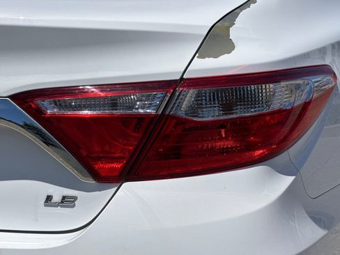 Used 2016 Toyota Camry LE FWD image 26