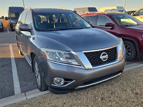 Used 2015 Nissan Pathfinder SL w/ SL Premium Package image 4