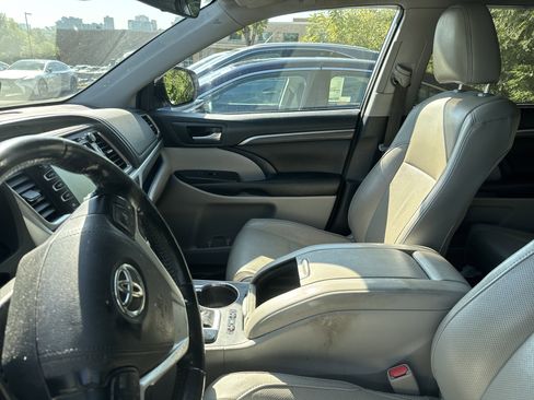 Used 2017 Toyota Highlander Limited image 5
