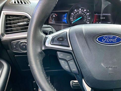 Used 2015 Ford Edge Sport image 18