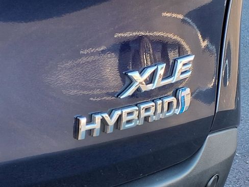 Used 2024 Toyota Sienna XLE image 2