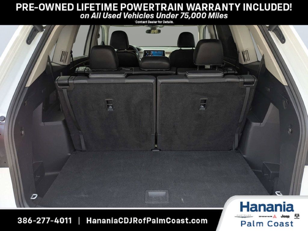 Used 2025 Volkswagen Atlas SE AWD/4WD image 12