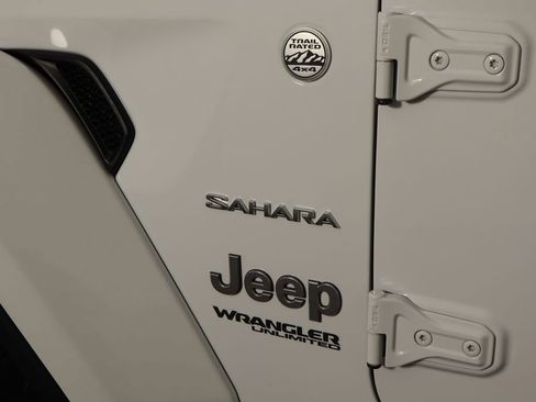 Used 2019 Jeep Wrangler Unlimited Sahara image 40