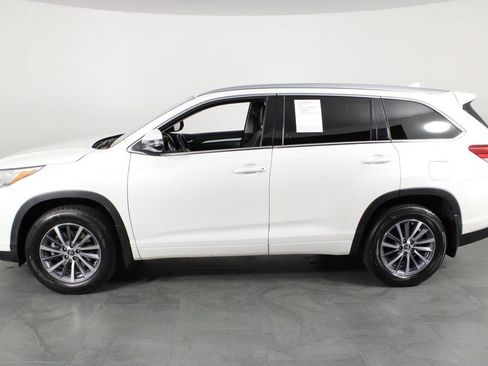 Used 2017 Toyota Highlander XLE image 12