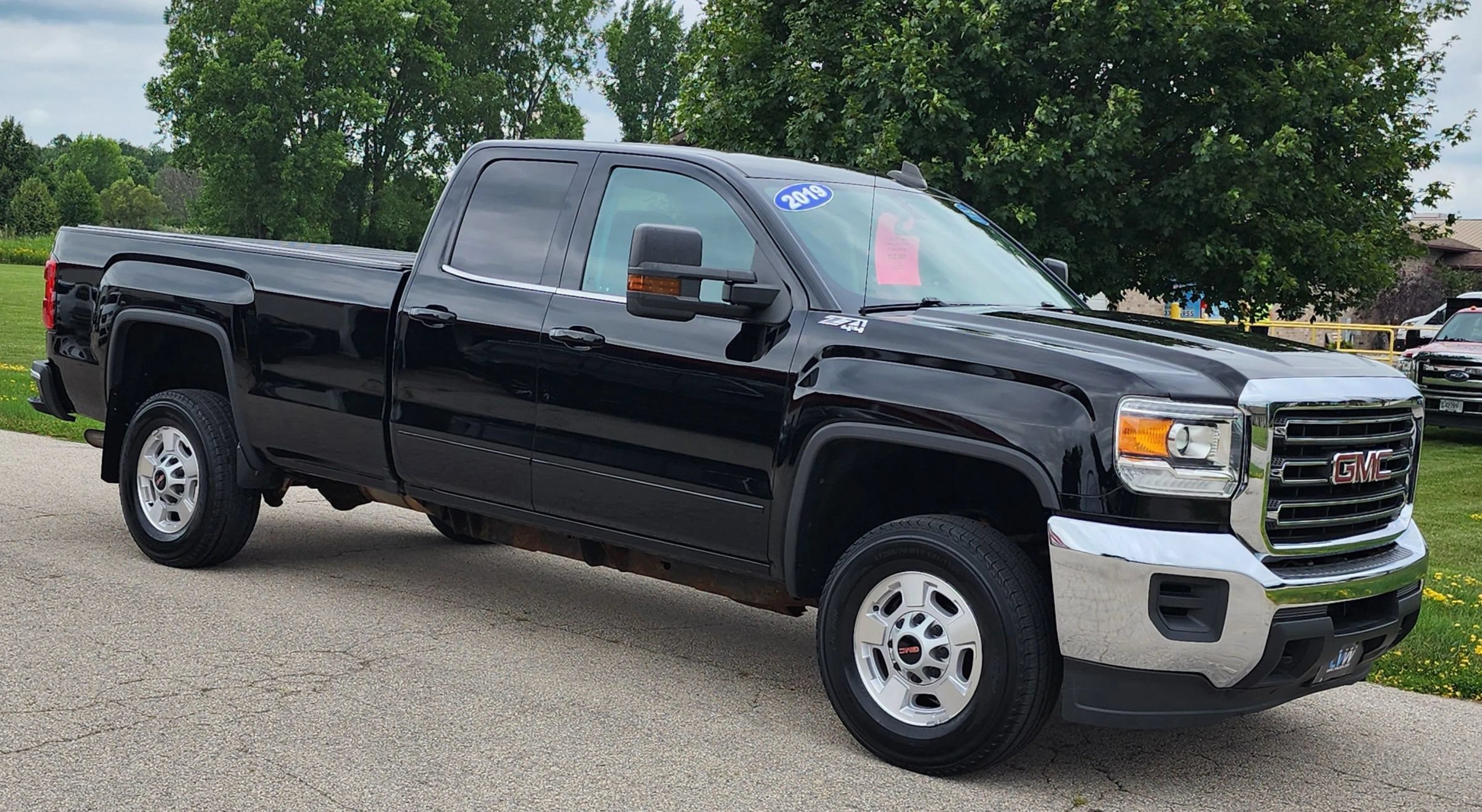 Used 2019 GMC Sierra 2500 SLE w/ Suspension Package, Off-Road AWD/4WD image 8