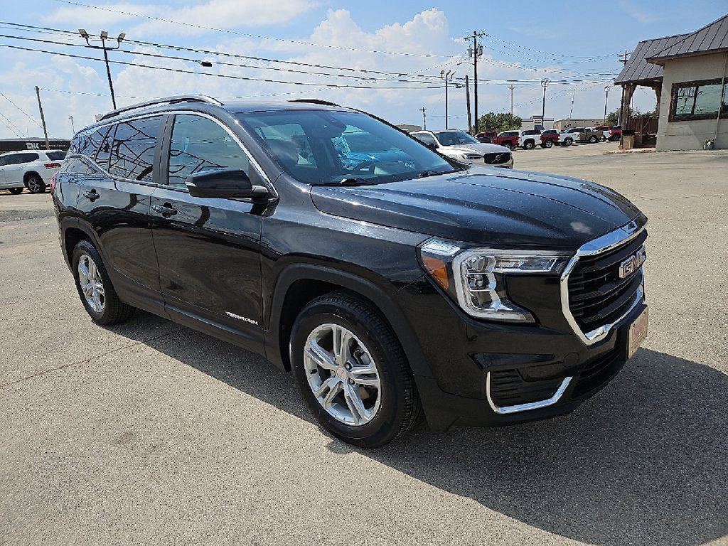 Used 2023 GMC Terrain SLE w/ Driver Convenience Package FWD image 10