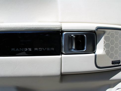 Used 2012 Land Rover Range Rover HSE LUX image 28