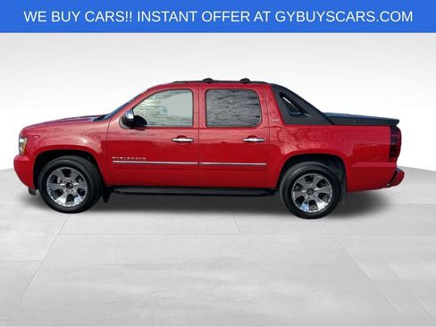 Used 2011 Chevrolet Avalanche LTZ image 3