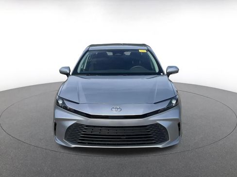 Used 2025 Toyota Camry LE image 3