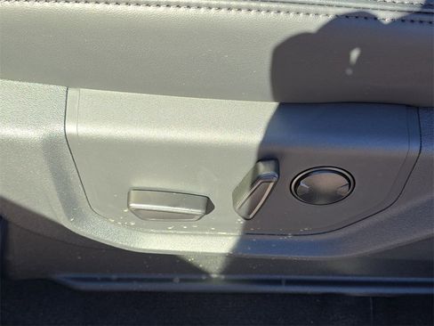 Used 2024 Ford Expedition XLT image 12