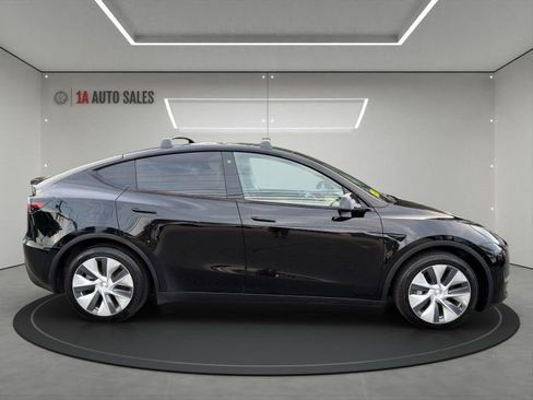 Used 2020 Tesla Model Y Long Range image 6
