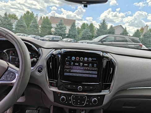 Used 2019 Chevrolet Traverse Premier w/ Driver Confidence II Package FWD image 13