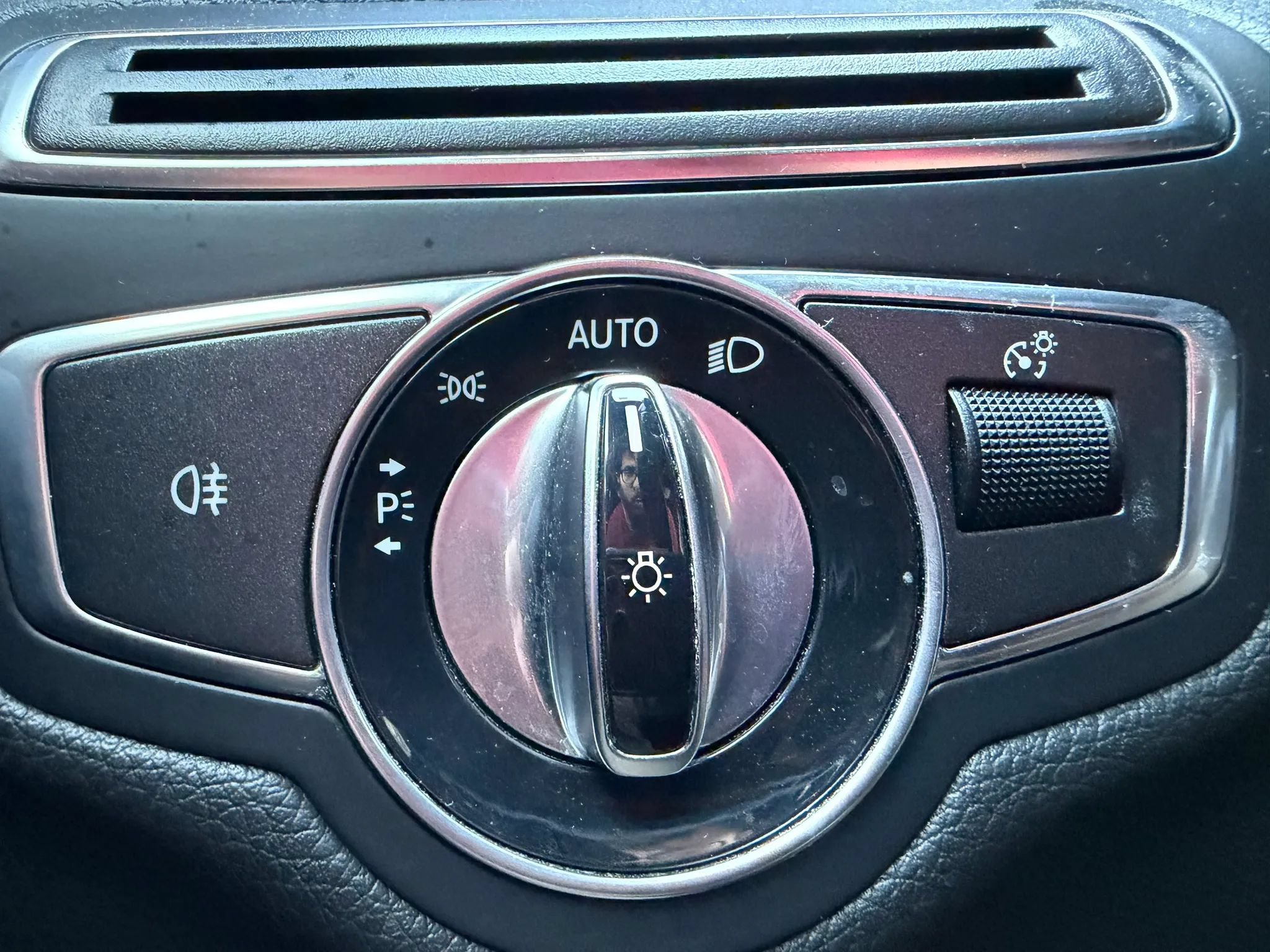 Used 2015 Mercedes-Benz C 300 4MATIC Sedan image 23