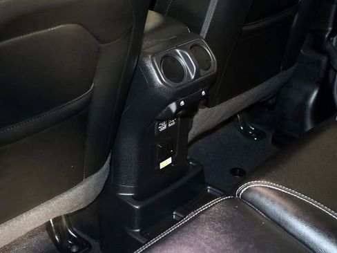 Used 2023 Jeep Wrangler Unlimited Sahara AWD/4WD image 17