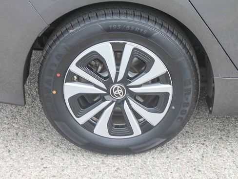 Used 2019 Toyota Prius Prime Plus image 11