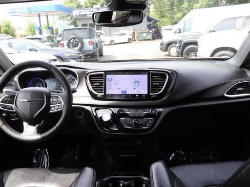 Used 2026 Chrysler Pacifica Select FWD image 18