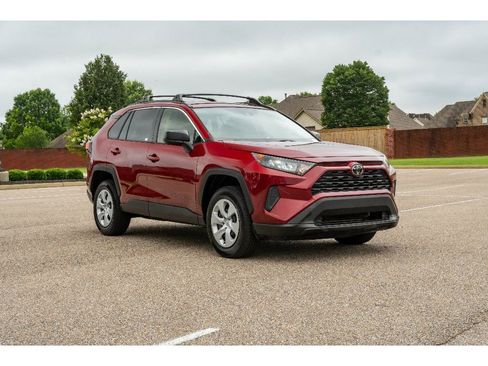 Used 2020 Toyota RAV4 LE FWD image 3